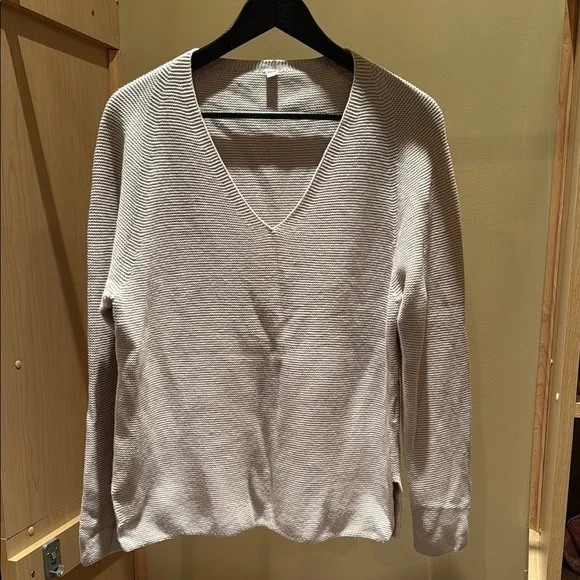 Uniqlo Cream V-Neck Sweater Soft Knit Casual - Picture 1 of 2